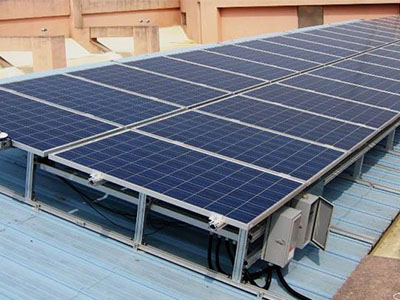 装上太阳能发电板后用电不花钱了 用不完还能卖给国家电网